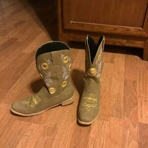 Embroidered Sunflower Cowboy Boots